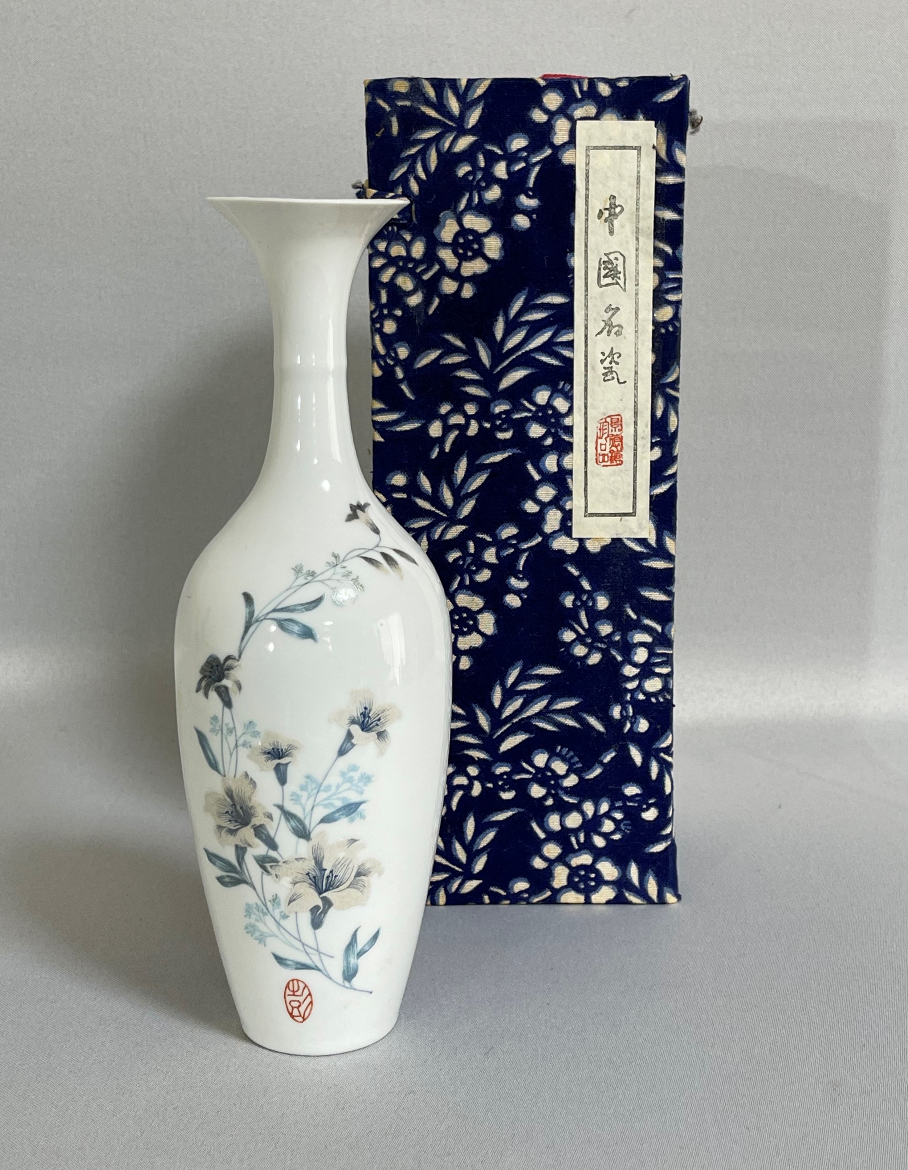 y038*中国名瓷* 景徳鎮製 薄胎磁器 山水楼閣文